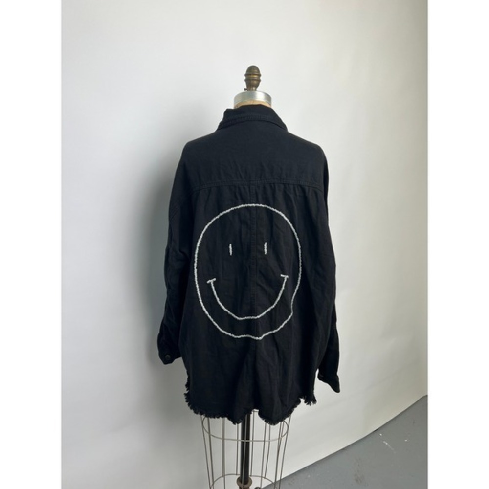 Elan Black Denim Smiley Face Embroidered Frayed Hem Shirt Jacket Medium DEE8171